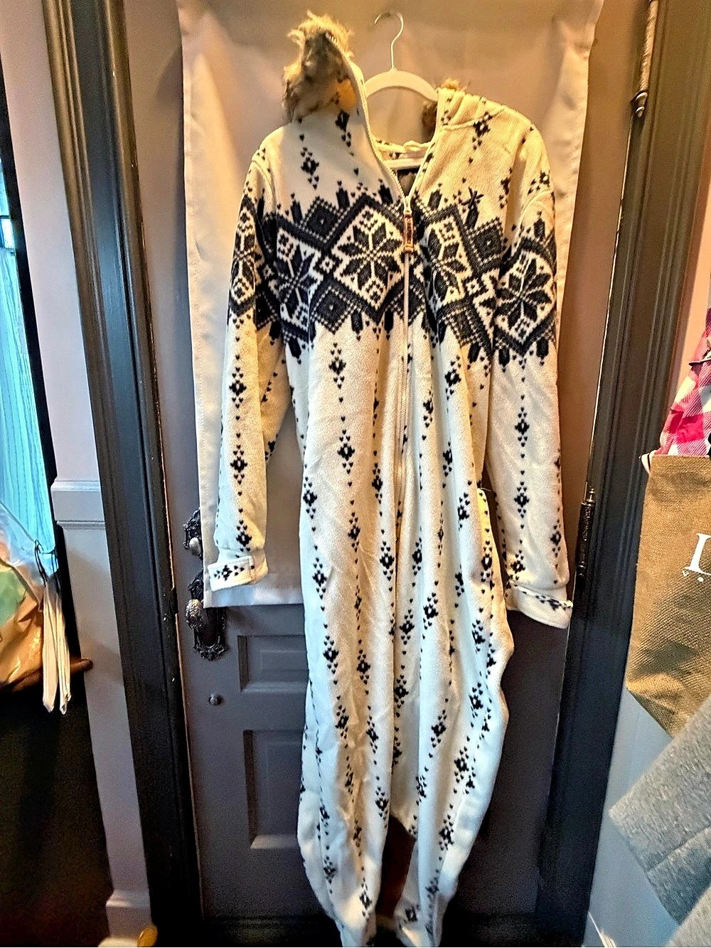 OnePiece White and Navy Jumper